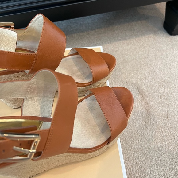 Michael Kors Posey Wedge Size 8.5 - Picture 5 of 11